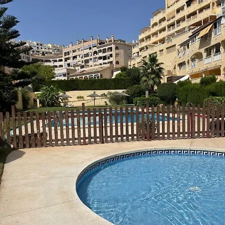 Bed & Breakfast With Sea And Mountain Views En Piso Compartido 1 O 2 Personas Benalmadena