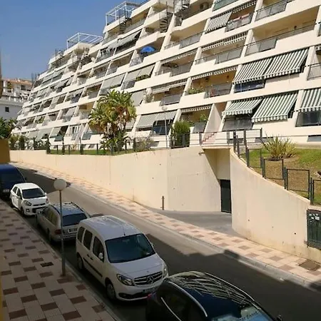 With Sea And Mountain Views En Piso Compartido 1 O 2 Personas Bed & Breakfast Benalmadena