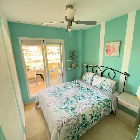 With Sea And Mountain Views En Piso Compartido 1 O 2 Personas * Benalmadena