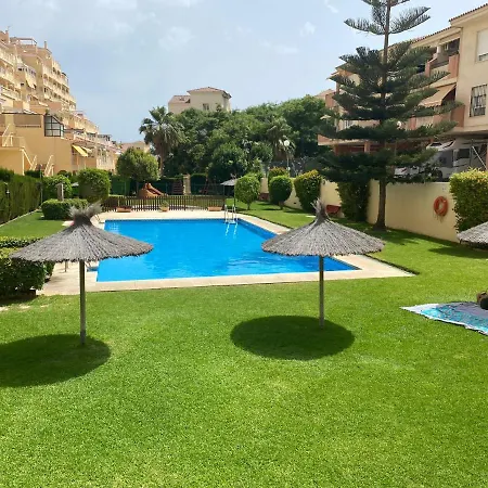 With Sea And Mountain Views En Piso Compartido 1 O 2 Personas * Benalmadena