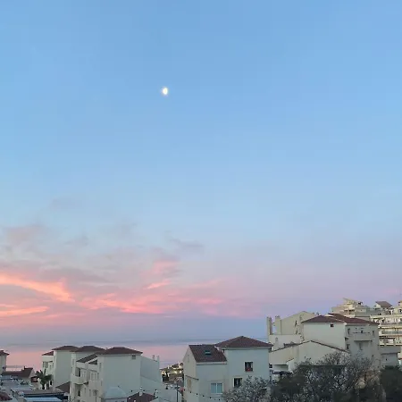 Bed & Breakfast With Sea And Mountain Views En Piso Compartido 1 O 2 Personas Benalmadena