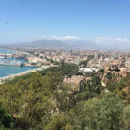 With Sea And Mountain Views En Piso Compartido 1 O 2 Personas Bed & Breakfast Benalmadena