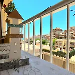 With Sea And Mountain Views En Piso Compartido 1 O 2 Personas * Benalmadena
