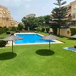 With Sea And Mountain Views En Piso Compartido 1 O 2 Personas * Benalmadena