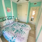 With Sea And Mountain Views En Piso Compartido 1 O 2 Personas Bed & Breakfast *