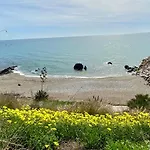 With Sea And Mountain Views En Piso Compartido 1 O 2 Personas Bed & Breakfast Benalmadena
