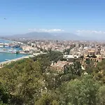 With Sea And Mountain Views En Piso Compartido 1 O 2 Personas Bed & Breakfast Benalmadena