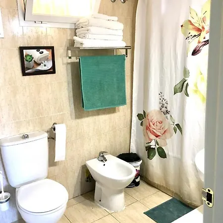 Bed & Breakfast Sea And Mountain View Room With Pool- Habitacion Piso Compartido Para 1 Persona *