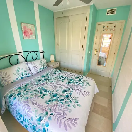 Sea And Mountain View Room With Pool- Habitacion Piso Compartido Para 1 Persona Bed & Breakfast *